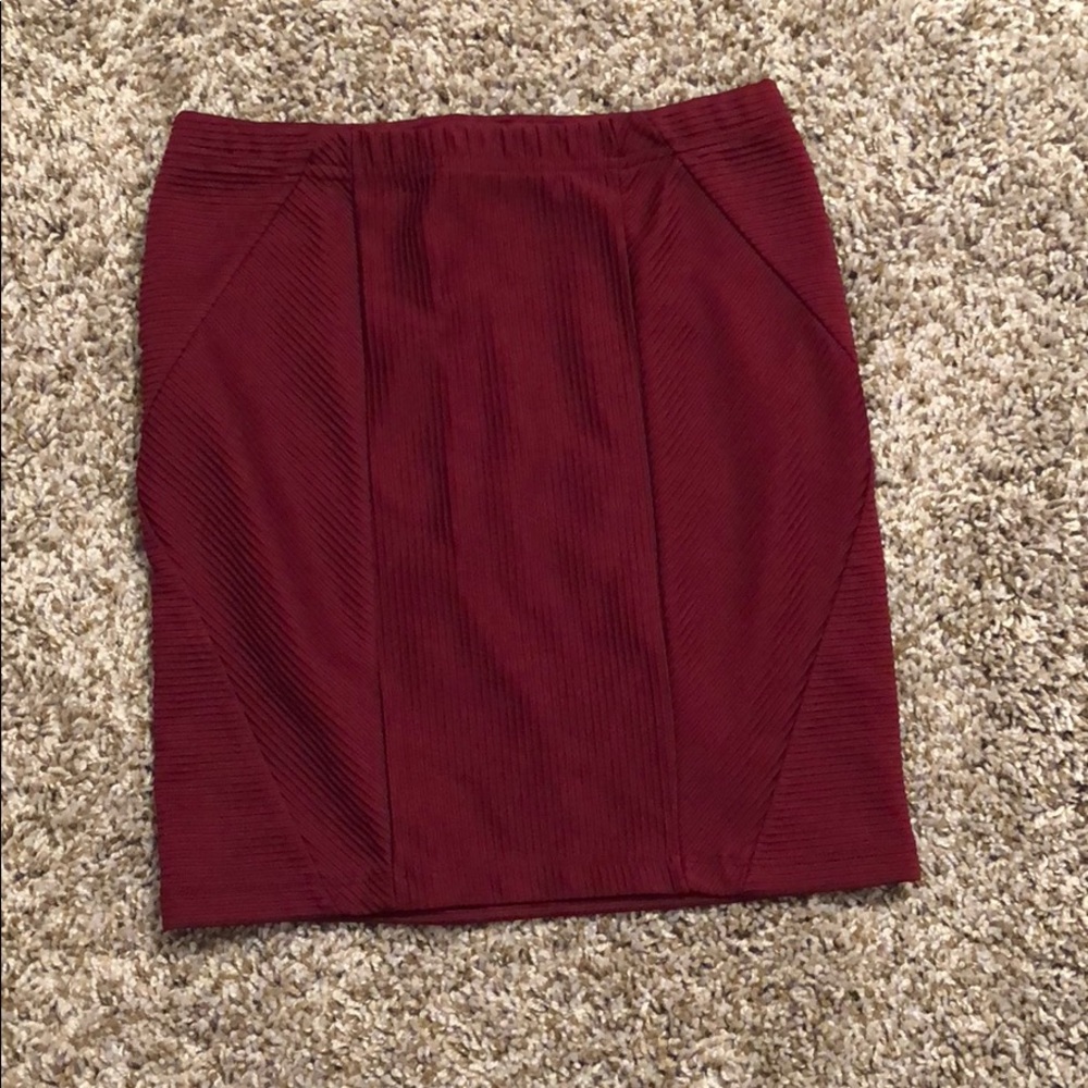 🌻 2/$12 Burgundy skirt